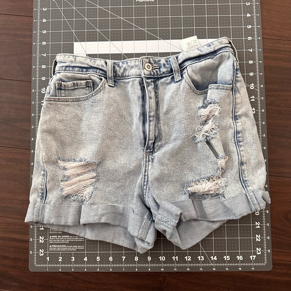 Hollister curvy ultra high rise mom denim shorts size 29